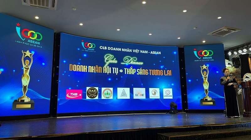 Ths. Nguyễn Thị Ngân – Chủ tịch CLB Doanh nhân VASEAN, chia sẻ thông tin tại sự kiện.