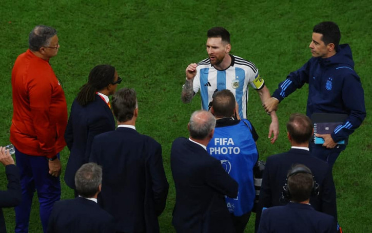 Messi va chạm cực căng với Van Gaal sau trận Argentina vs Hà Lan