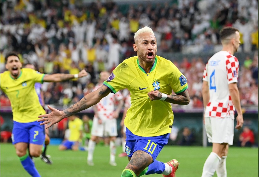 Neymar cân bằng kỷ lục của Pele trong ngày Brazil thua cay đắng