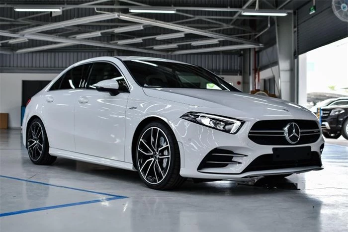  Mercedes-Benz cũng đồng loạt tăng giá bán 11 mẫu xe kể từ ngày 1/1/2023. 