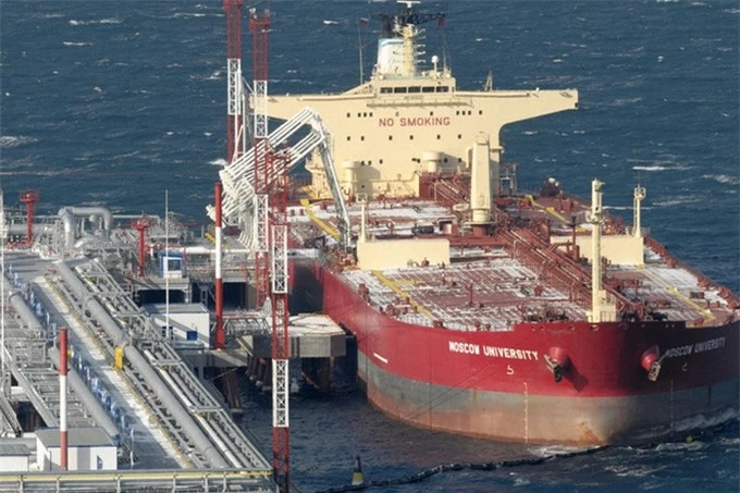 Xuất khẩu dầu Nga đã giảm mạnh sau vòng trừng phạt mới - 1