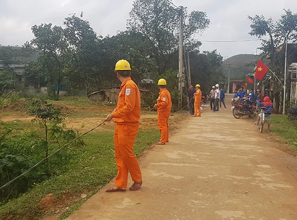 EVNCPC triển khai xây dựng các công trình điện “Thắp sáng đường quê” phục vụ các khu vực nông thôn, vùng sâu vùng xa