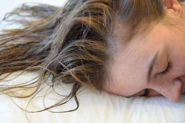 Những thói quen trước khi ngủ khiến sức khỏe của bạn tụt dốc thảm hại