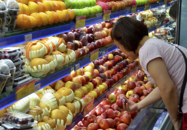 Đi siêu thị muốn mua hoa quả tươi ngon chỉ cần nhớ điều này