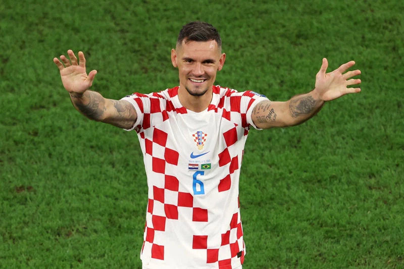 Trung vệ: Dejan Lovren (Croatia).