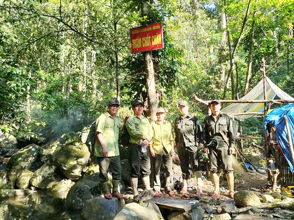 Lực lượng kiểm lâm Đà Nẵng tuần tra các khu vực rừng giáp ranh với tỉnh Quảng Nam, Thừa Thiên - Huế không để xảy ra tình trạng xâm hại đến tài nguyên rừng (Ảnh do Chi cục Kiểm lâm Đà Nẵng cung cấp).