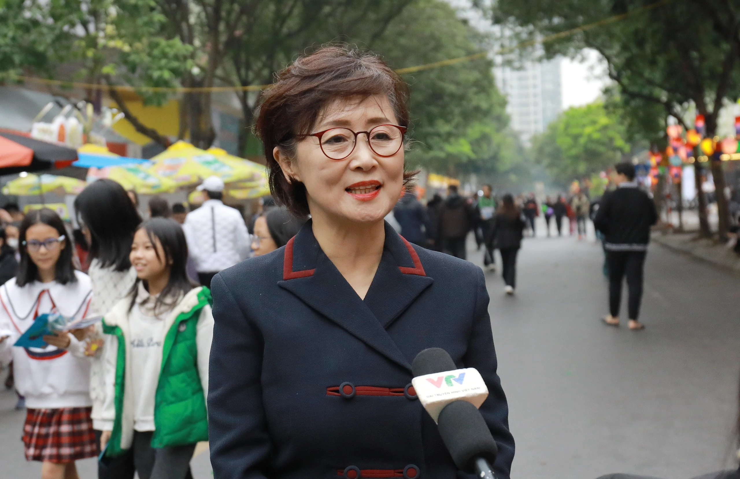 Bà Chang Eun Sook - Chủ tịch Hiệp hội người Hàn tại Hà Nội chia sẻ tại Lễ hội.