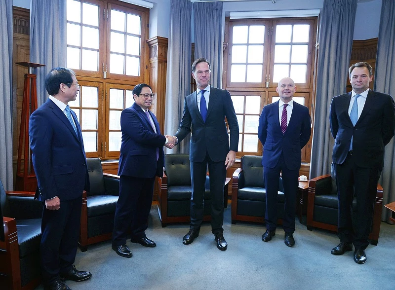 Ngay sau lễ đón trọng thể, Thủ tướng Chính phủ Phạm Minh Chính đã tiến hành hội đàm với Thủ tướng Hà Lan Mark Rutte và đã nhất trí về nhiều vấn đề hợp tác chiến lược. (Ảnh: VGP)