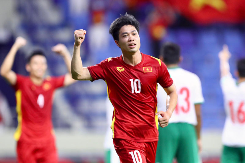 Công Phượng khiến cuộc cạnh tranh vị trí hàng công Việt Nam 'nóng càng thêm nóng'