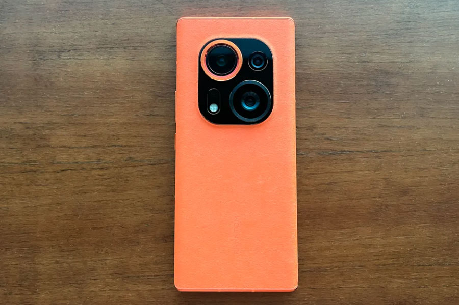 Smartphone chip Dimensity 9000, RAM 12 GB, camera có thể thu vào, giá cao ngất ngưởng