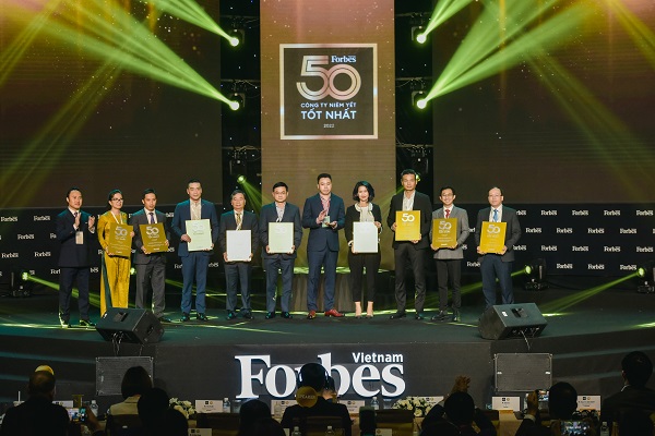 Vinamilk 10 năm liền góp mặt trong TOP 50 doanh nghiệp nhiêm yết tốt nhất của Forbes Việt Nam