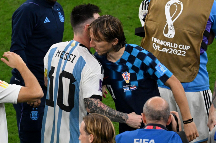 Modric bất bình với trọng tài, gửi lời nhắn ý nghĩa tới Messi và Argentina