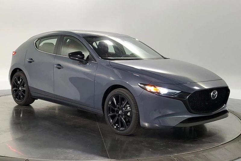 6. Mazda3 Carbon AWD 2023 (giá khởi điểm: 28.200 USD).