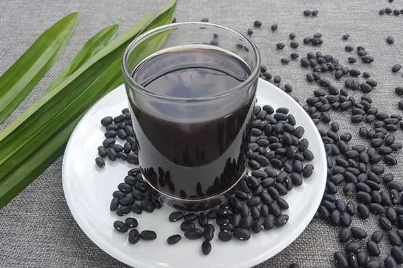 Tiến sĩ cảnh báo 2 sai lầm khi uống nước đỗ đen nhiều người mắc phải: Rước đầy bệnh tật vào người