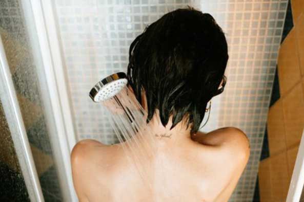 2 kiểu tắm gội trong mùa nóng dễ gây đột quỵ, chuyên gia nói: Người Việt đang phạm phải quá nhiều