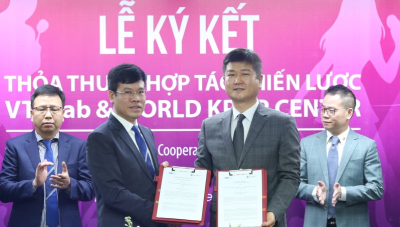 S&#xE2;n ch&#x1A1;i chuy&#xEA;n nghi&#x1EC7;p &#x111;&#x1EA7;u ti&#xEA;n cho c&#xE1;c b&#x1EA1;n tr&#x1EBB; &#x111;am m&#xEA; K-Pop t&#x1EA1;i Vi&#x1EC7;t Nam