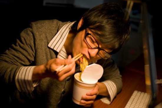 Điều gì sẽ xảy ra nếu bạn thường xuyên ăn đêm?