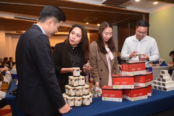 “Khám phá kho báu châu Âu” với 2 sản phẩm nghệ tây, mứt mận từ Hy Lạp và Romania