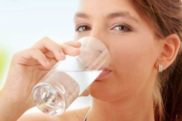 Thường xuyên cảm thấy khô cổ khát nước: Cảnh báo 4 căn bệnh nguy hiểm