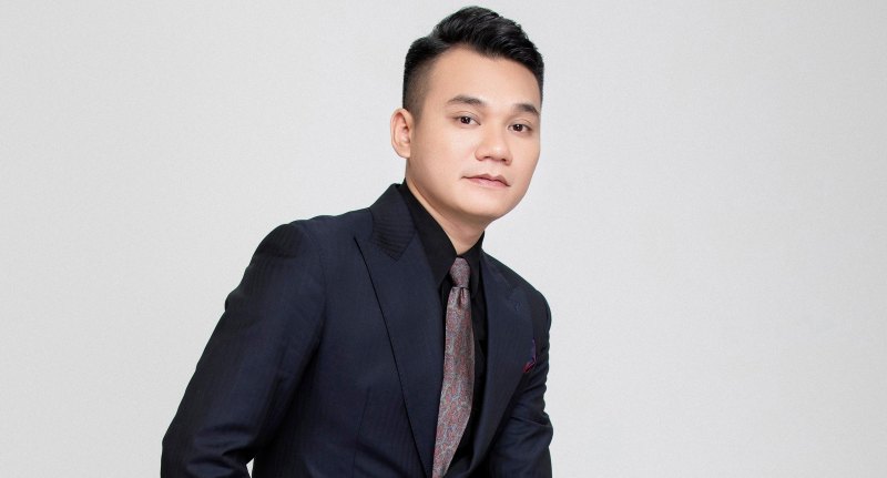 Nghệ sĩ, doanh nhân Khắc Việt: Ngôi sao sáng đi ngược chiều gió