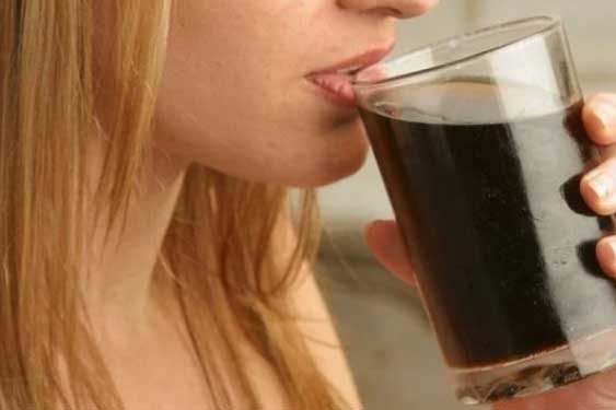 Nguy cơ thối chân, biến dạng khớp từ loại nước uống yêu thích của nhiều người