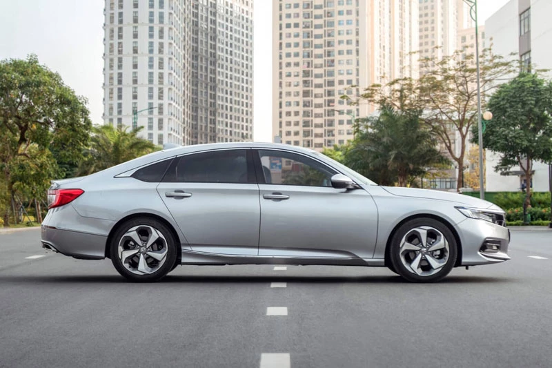 4. Honda Accord (doanh số: 19 chiếc). Ảnh: HVN.