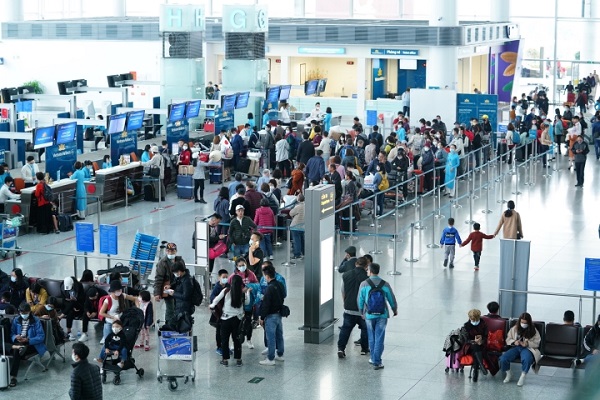 Noi Bai airport anticipates 80,000 visitors during peak day in January.