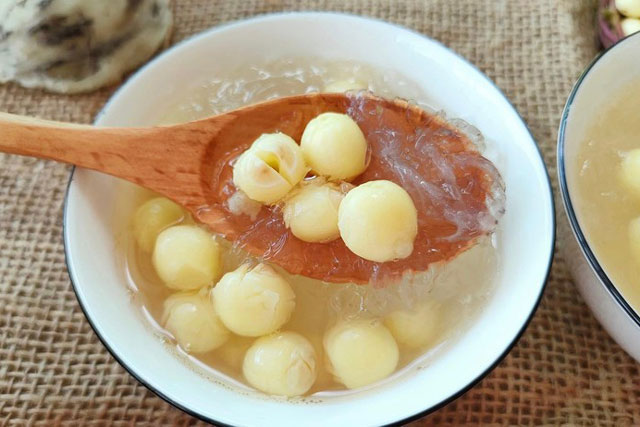 C&#xE1;ch ch&#x1B0;ng ch&#xE8; t&#x1ED5; y&#x1EBF;n h&#x1EA1;t sen v&#x1EDB;i g&#x1EEB;ng b&#x1ED5; d&#x1B0;&#x1EE1;ng cho ng&#xE0;y se l&#x1EA1;nh