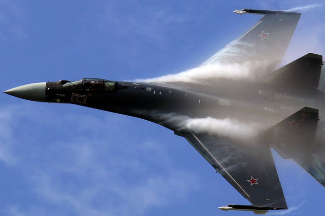 Nga kết hợp tiêm kích tối tân Su-35 với bom cũ để không kích Ukraine
