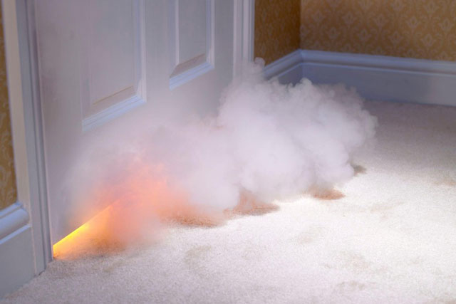 6 cách tránh ngạt khói trong đám cháy