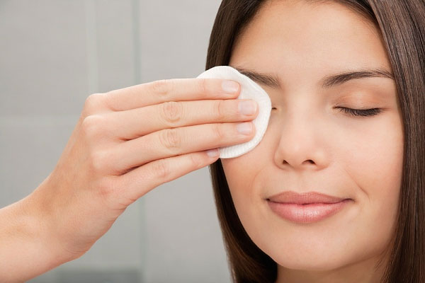 Mẹo giúp bạn trang điểm nhiều mà làn da vẫn mịn màng