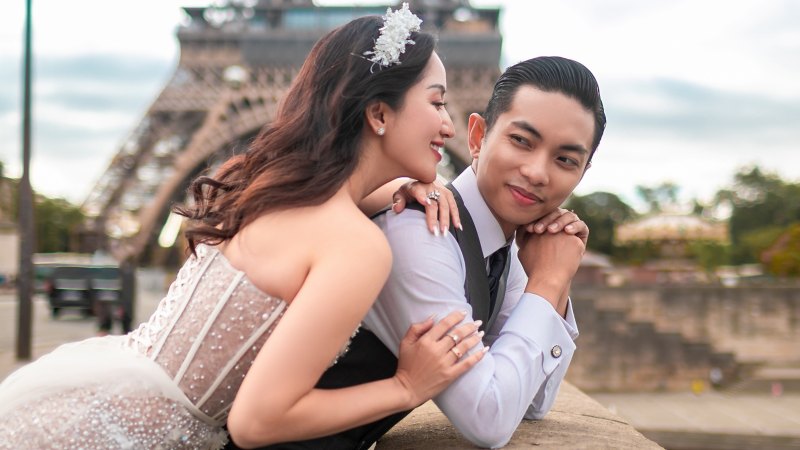 Khánh Thi - Phan Hiển tung bộ ảnh cưới lãng mạn ở tháp Eiffel