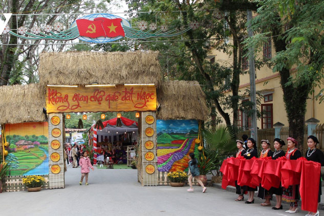 Đặc sắc "chợ quê đất Ngọc” Lục Yên tại Yên Bái