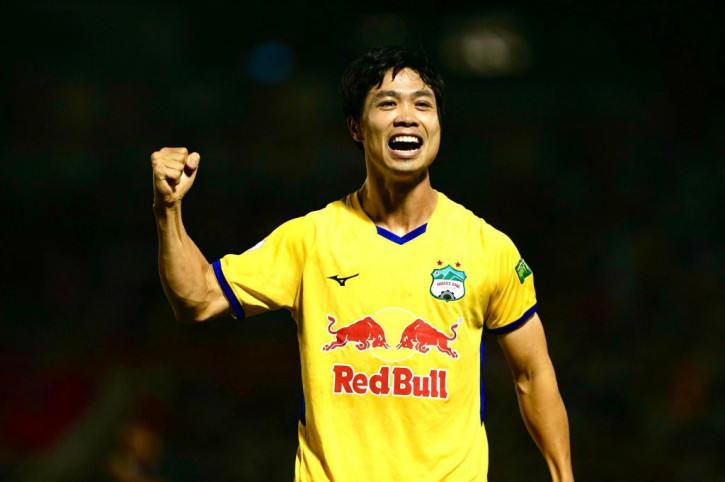 Tiết lộ gây sốc về thương vụ Yokohama chèo kéo Công Phượng rời HAGL