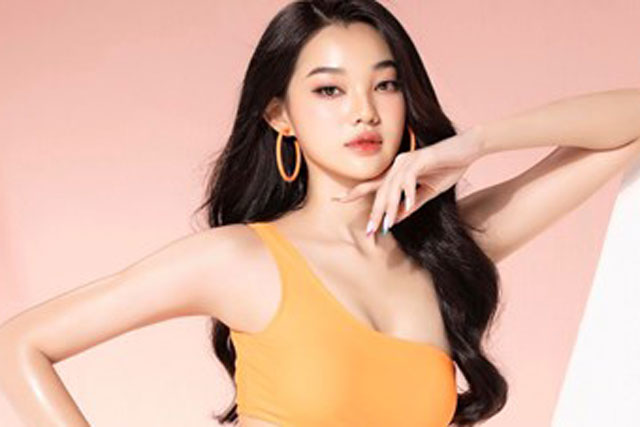 Th&#xED; sinh Hoa h&#x1EAD;u Vi&#x1EC7;t Nam 2022 khoe &#x111;&#x1B0;&#x1EDD;ng cong v&#x1EDB;i bikini