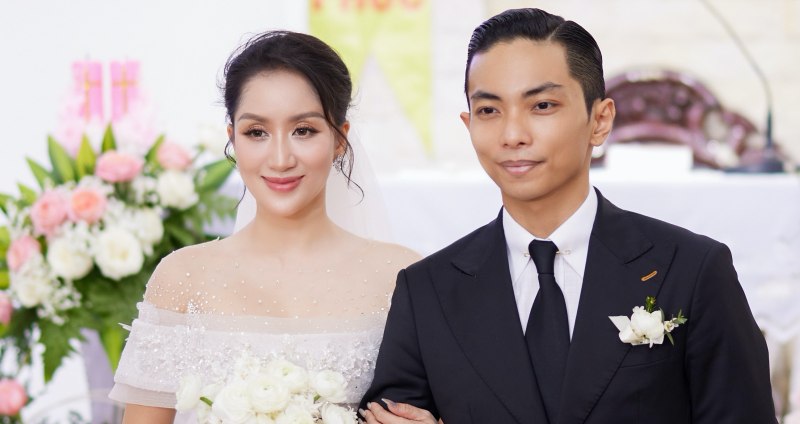 Khánh Thi - Phan Hiển xúc động trong hôn lễ