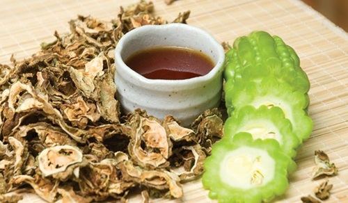 Chị em văn phòng đua nhau giảm cân bằng mướp đắng