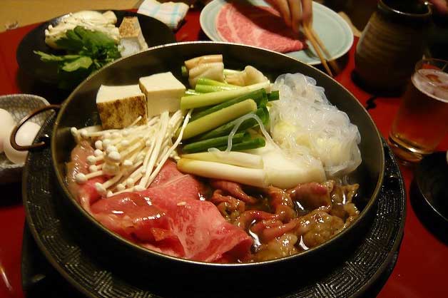 Cứ hồn nhiên ăn lẩu cẩn thận kẻo rước ung thư: 3 tác hại không phải ai cũng biết