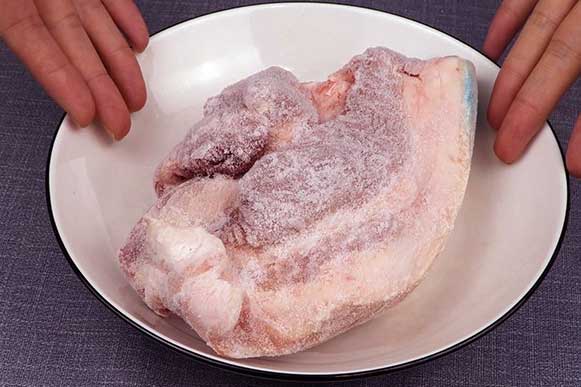 Nấu thịt ngon đến mấy cũng tránh xa những điều "đại kị" này kẻo vừa mất chất vừa gây ung thư