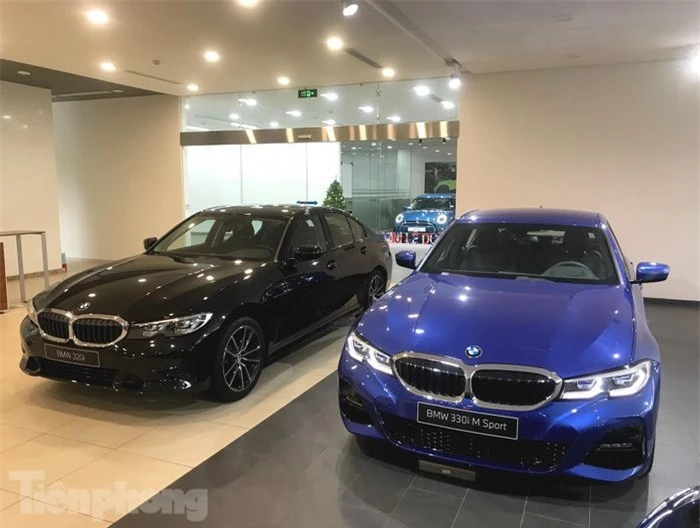 BMW 330i M Sport hiện được nâng cấp nhiều tính năng để hấp dẫn người dùng.