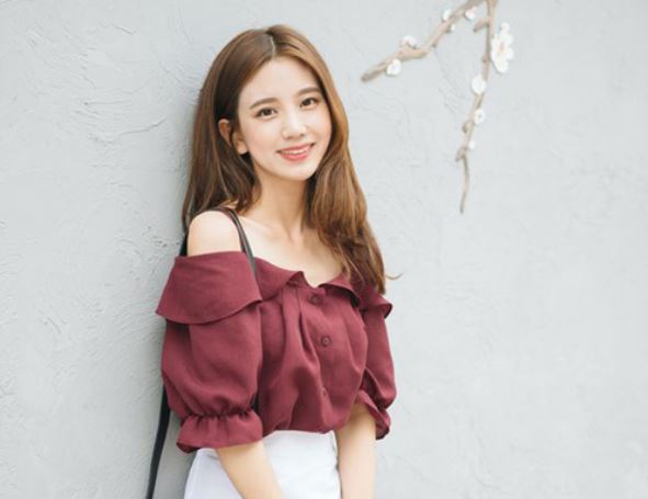 Da ngăm đen cũng trắng bật lên vài tông nhờ cách chọn trang phục