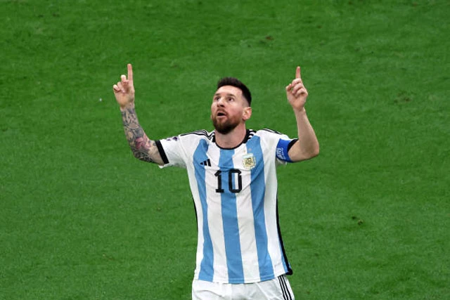 Trên chấm đá phạt 11m, Lionel Messi đã hoàn tất xuất sắc công việc của mình để mở tỷ số cho Argentina.