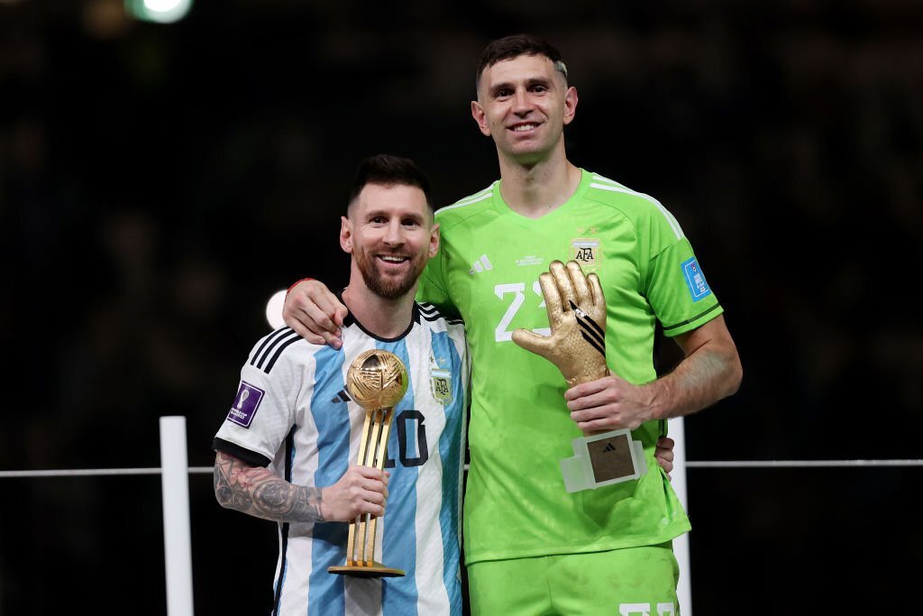 Emiliano Martinez, người mang chức vô địch World Cup cho Messi