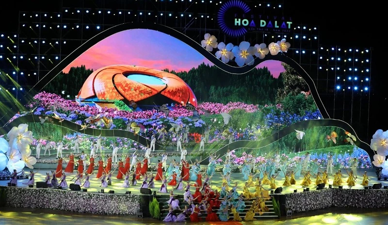 Chương trình nghệ thuật đặc biệt công bố Festival hoa Đà Lạt lần thứ 9 năm 2022 được dàn dựng công phu, đặc sắc.