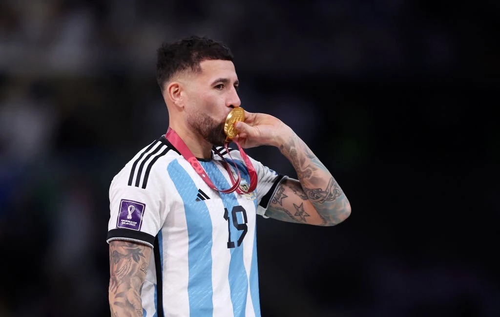 Trung vệ: Nicolas Otamendi (Argentina).