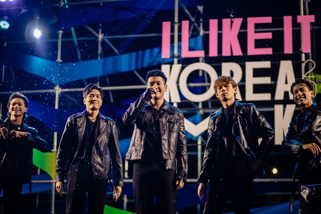 Dàn sao Việt đội mưa "cháy" cùng khán giả trong lễ hội âm nhạc đặc biệt