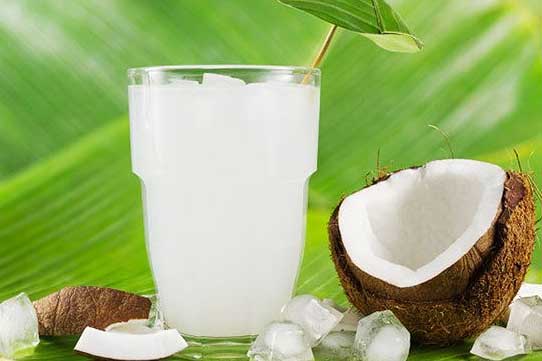 Nước dừa lành tính nhưng uống theo cách này cũng gây bệnh, nhất là điều thứ 3