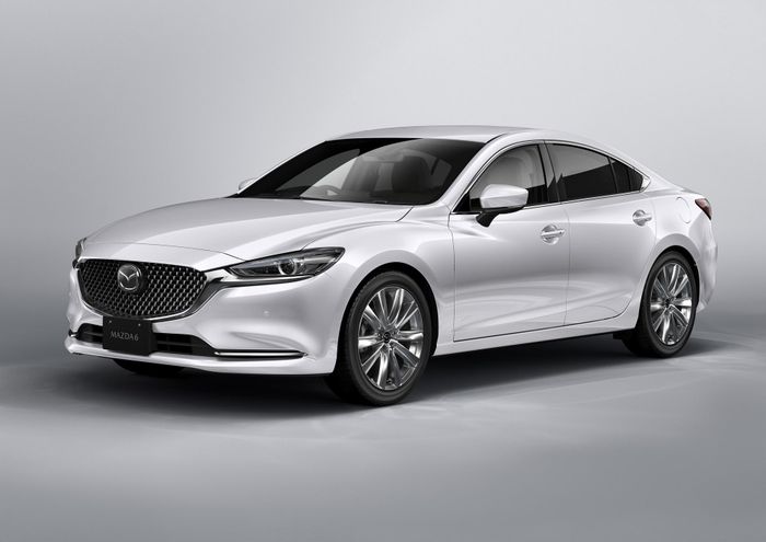 Chi tiết Mazda6 phiên bản kỷ niệm 20 năm