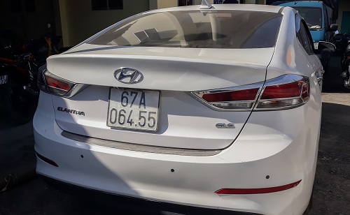 Vĩnh Long: Tạm giữ hai thanh niên dùng ô tô vận chuyển thuốc lá ngoại nhập lậu 