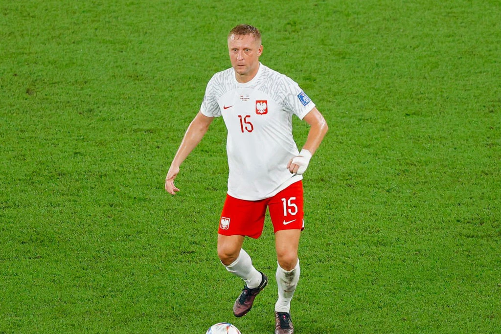 Trung vệ: Kamil Glik (Ba Lan). 